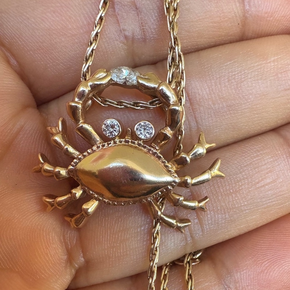 14k gold crab pendant necklace - Picture 2 of 6